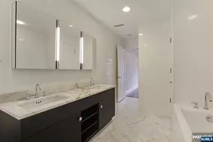 6 Cambridge Way 6, Weehawken, NJ 07086 - Photo 19