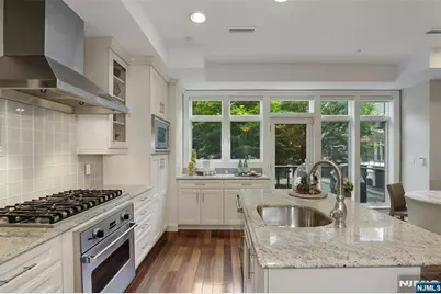 6 Cambridge Way 6 #6, Weehawken, NJ 07086 - Photo 5