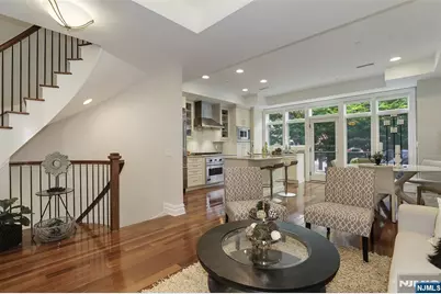 6 Cambridge Way 6 #6, Weehawken, NJ 07086 - Photo 3