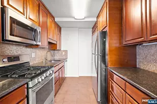 3 Horizon G-11, Fort Lee, NJ 07024 - Photo 7