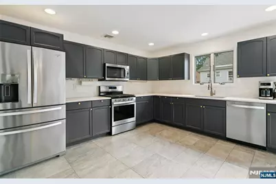 245 Knox Avenue, Cliffside Park, NJ 07010 - Photo 11