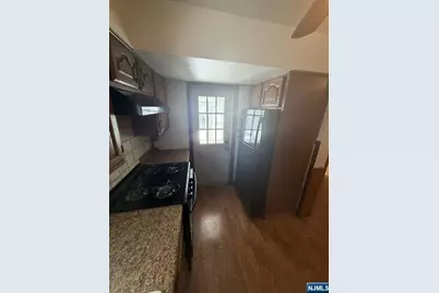 628 2nd Avenue 1st Floor #1st floor, Lyndhurst Township, NJ 07071 - Photo 9