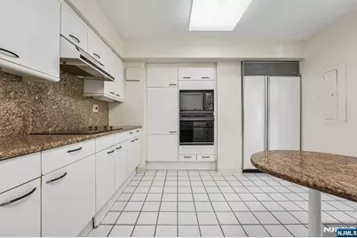 1512 Palisade Avenue 16L #16L, Fort Lee, NJ 07024 - Photo 17