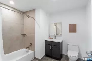 10 Commerce Ct 3G, Newark, NJ 07102 - Photo 11