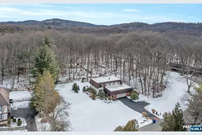 359 Hillview Terrace, Franklin Lakes, NJ 07417 - Photo 3