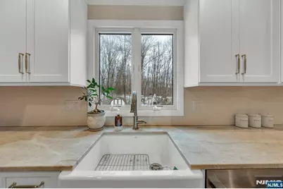 359 Hillview Terrace, Franklin Lakes, NJ 07417 - Photo 13