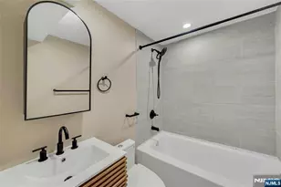 171 Van Horne 1, Jersey City, NJ 07304 - Photo 5