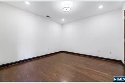 9 Somerset Lane 206 #206, Edgewater, NJ 07020 - Photo 15