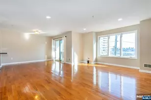 19 Legend Hills Dr 19, Edgewater, NJ 07020 - Photo 9