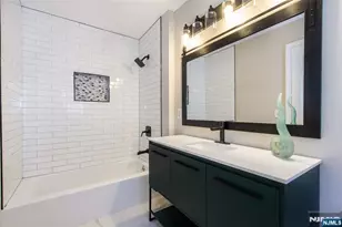 19 Legend Hills Dr 19, Edgewater, NJ 07020 - Photo 7