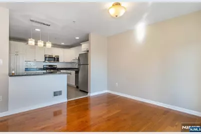 19 Legend Hills Drive 19 #19, Edgewater, NJ 07020 - Photo 13