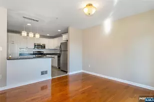 19 Legend Hills Dr 19, Edgewater, NJ 07020 - Photo 13