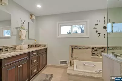 111 Crain Road, Paramus, NJ 07652 - Photo 15