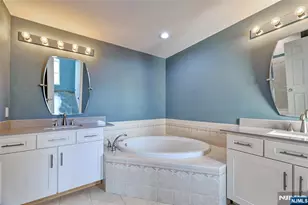 11 Bayside Dr, Bayonne, NJ 07002 - Photo 9