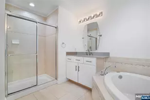 11 Bayside Dr, Bayonne, NJ 07002 - Photo 11