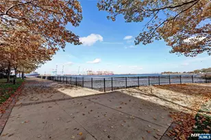 11 Bayside Dr, Bayonne, NJ 07002 - Photo 23