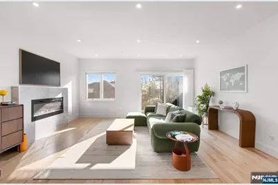 690 Palisade, Cliffside Park, NJ 07010 - Photo 7