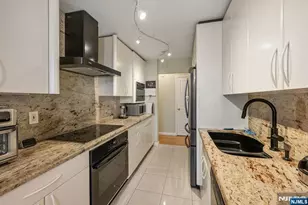 300 Winston 2922, Cliffside Park, NJ 07010 - Photo 11