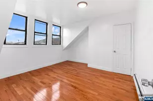 25 Oak St, Paterson, NJ 07501 - Photo 9