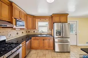 8 Hall Rd, Paramus, NJ 07652 - Photo 15