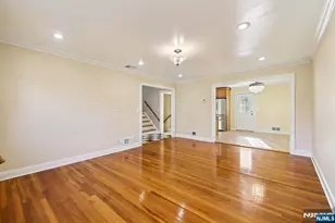 8 Hall Rd, Paramus, NJ 07652 - Photo 9