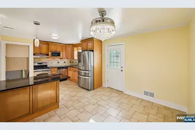 8 Hall Road, Paramus, NJ 07652 - Photo 13