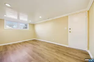 8 Hall Rd, Paramus, NJ 07652 - Photo 27