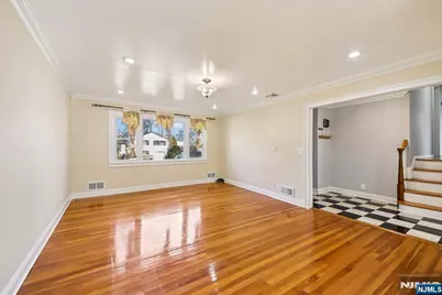 8 Hall Road, Paramus, NJ 07652 - Photo 5