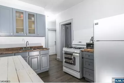 105 Knapp Avenue, Clifton, NJ 07011 - Photo 11