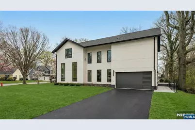 648 Falmouth Avenue, Paramus, NJ 07652 - Photo 47