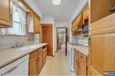 138 Fern Avenue, Lyndhurst Township, NJ 07071 - Photo 13