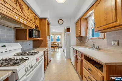 138 Fern Avenue, Lyndhurst Township, NJ 07071 - Photo 11