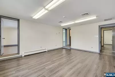 107 Stuyvesant Avenue 2nd Fl #2nd Fl, Lyndhurst Township, NJ 07071 - Photo 5