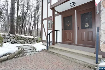 302 Mark Twain Way 302 #302, Mahwah, NJ 07430 - Photo 3