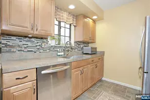 302 Mark Twain Way 302, Mahwah, NJ 07430 - Photo 23