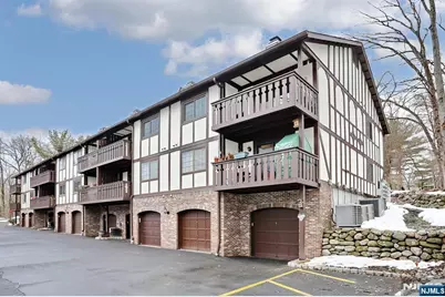 302 Mark Twain Way 302 #302, Mahwah, NJ 07430 - Photo 5