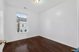 215 Roosevelt Dr, Wood Ridge, NJ 07075 - Photo 33