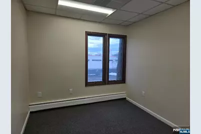 566 Grand Avenue 2Fl #2FL, Ridgefield, NJ 07657 - Photo 7