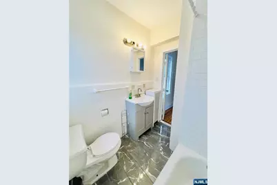 138 Kingsland Avenue, Lyndhurst Township, NJ 07071 - Photo 3