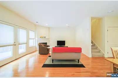 8005 Brittany Drive 8005 #8005, Wayne, NJ 07470 - Photo 13