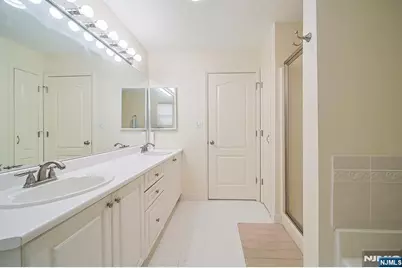 8005 Brittany Drive 8005 #8005, Wayne, NJ 07470 - Photo 27