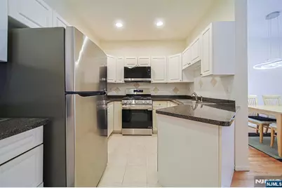 8005 Brittany Drive 8005 #8005, Wayne, NJ 07470 - Photo 9