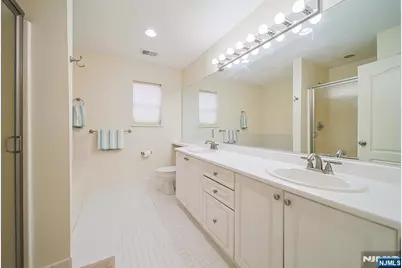 8005 Brittany Drive 8005 #8005, Wayne, NJ 07470 - Photo 25