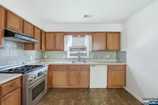303-305 Runyon St, Newark, NJ 07108 - Photo 9