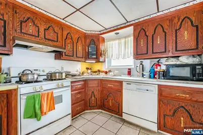 257 Floral, Saddle Brook Township, NJ 07662 - Photo 7