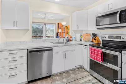 476 Lee Court 476 #476, Fort Lee, NJ 07024 - Photo 9