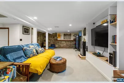 127 Tuella Avenue, Elmwood Park, NJ 07407 - Photo 27