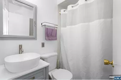 127 Tuella Avenue, Elmwood Park, NJ 07407 - Photo 15