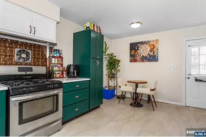 127 Tuella Avenue, Elmwood Park, NJ 07407 - Photo 11