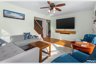 127 Tuella Avenue, Elmwood Park, NJ 07407 - Photo 5